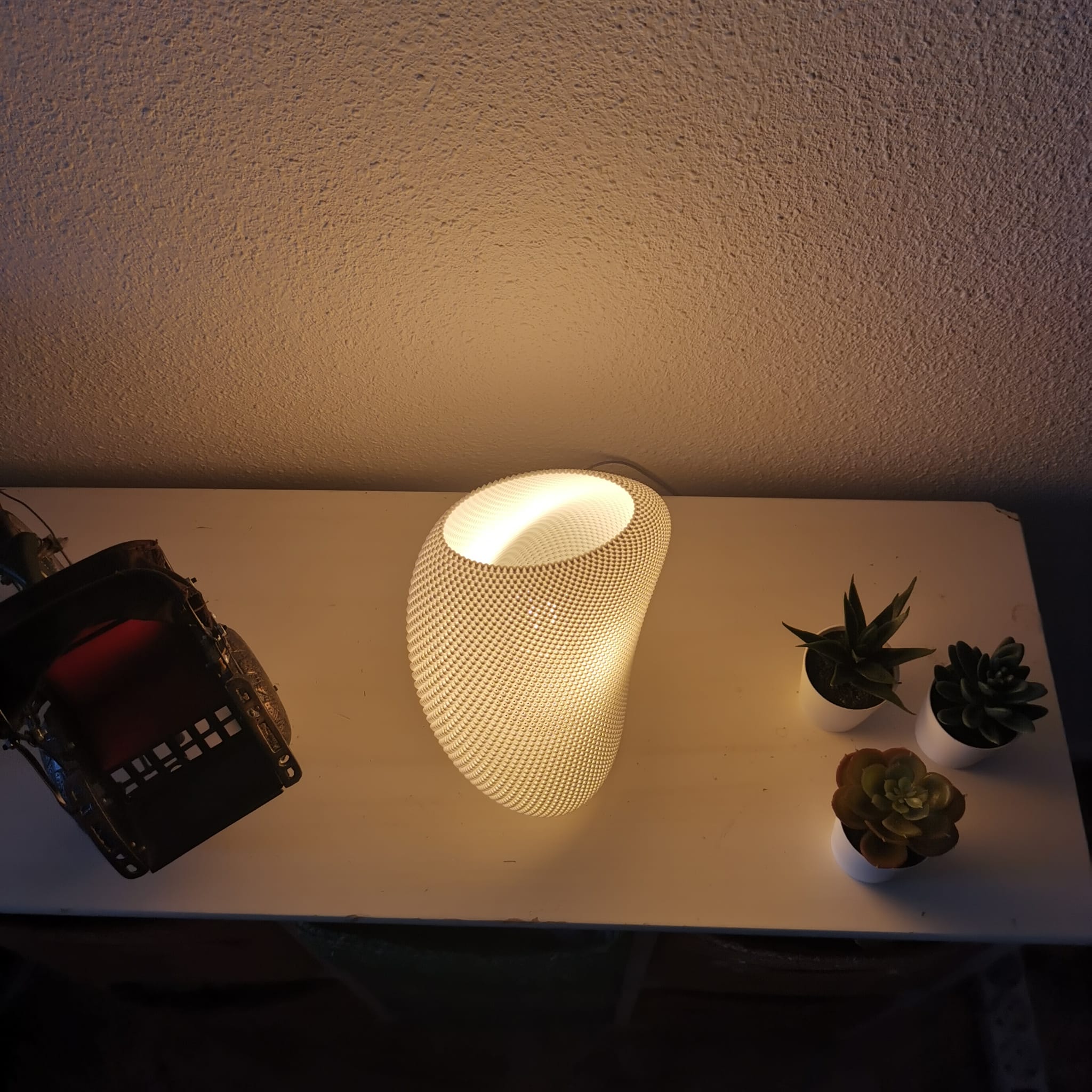 Modern 3D printed table lamp with organic shape and warm light
